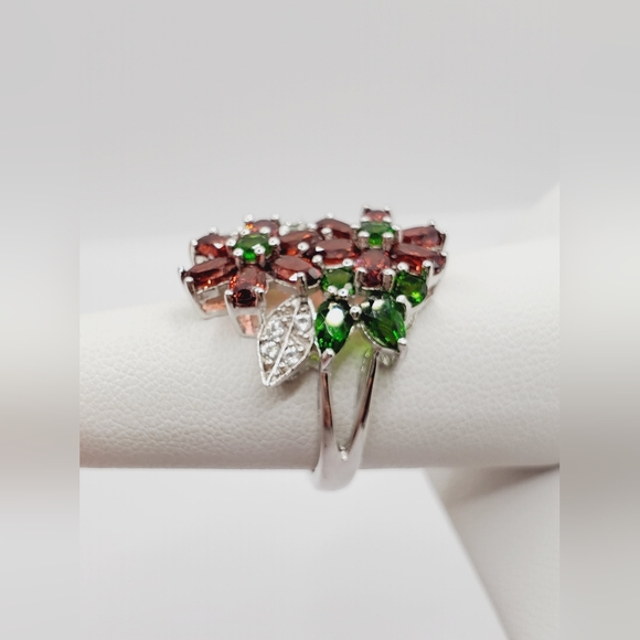Genuine Garnet - Chrome Diopside - White Topaz Poinsettia Flower 925 Silver Ring - Picture 6 of 7